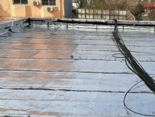 葫芦岛市卫生间漏水维修公司分享下葫芦岛市屋面楼顶防水刚性防水层施工要点。